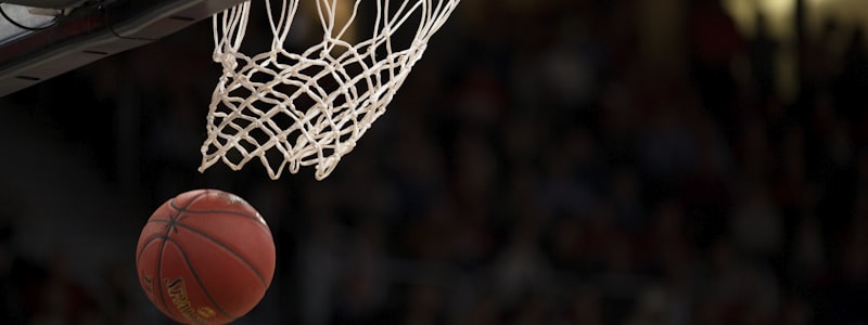 NBA全明星赛精彩扣篮 - 球员在空中完成大力灌篮